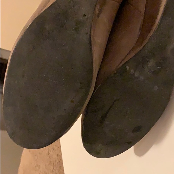 Women’s taupe tall boot. - Picture 5 of 7